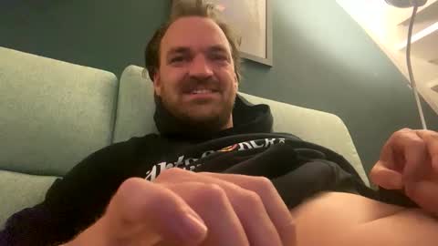 Snapshot of stonednboner chatting on 05/17/26, 12:19 Stonerboner online show from 05/17/26, 12:19