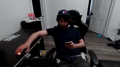 stonedpanda77 online show from 04/28/26, 10:37