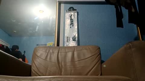 Snapshot of stonerllamas chatting on 11/13/25, 08:24 stonerllamas online show from 11/13/25, 08:24