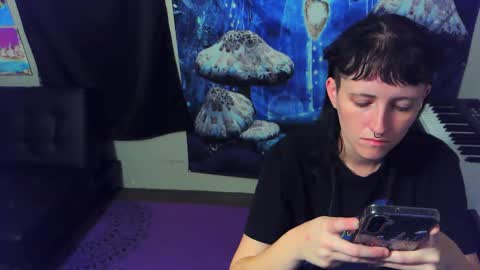 Snapshot of stormythunder chatting on 10/31/25, 09:10 Stormythunder online show from 10/31/25, 09:10