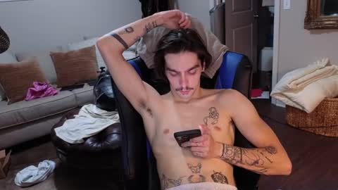 Snapshot of str8whiteboy21 chatting on 09/15/25, 05:29 str8whiteboy21 online show from 09/15/25, 05:29