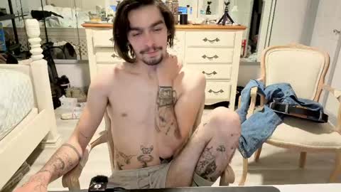 str8whiteboy21 online show from 04/22/26, 10:17