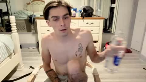 Snapshot of str8whiteboy21 chatting on 05/13/26, 05:16 str8whiteboy21 online show from 05/13/26, 05:16