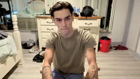 Snapshot of str8whiteboy21 chatting on 05/15/26, 02:57 str8whiteboy21 online show from 05/15/26, 02:57