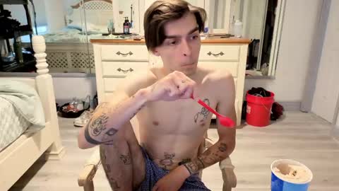 Snapshot of str8whiteboy21 chatting on 05/16/26, 03:44 str8whiteboy21 online show from 05/16/26, 03:44