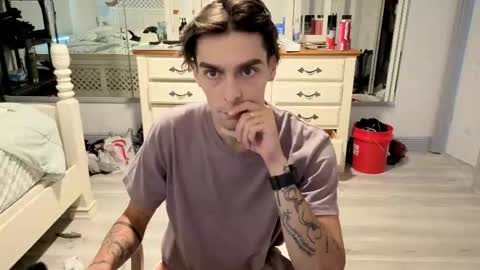 Snapshot of str8whiteboy21 chatting on 05/18/26, 06:25 str8whiteboy21 online show from 05/18/26, 06:25