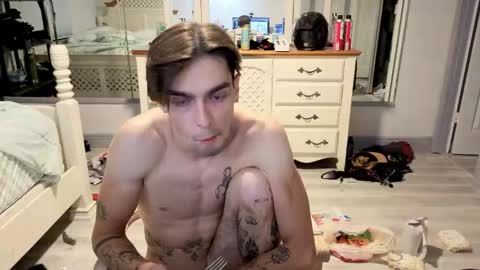 Snapshot of str8whiteboy21 chatting on 05/19/26, 06:42 str8whiteboy21 online show from 05/19/26, 06:42
