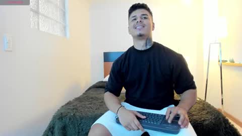 straight__friends online show from 11/19/25, 08:31