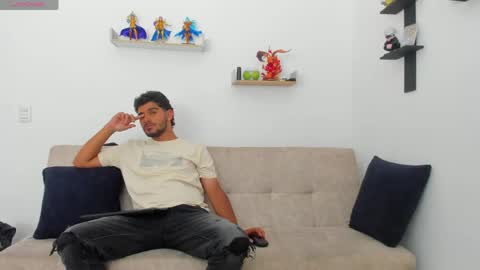 straight__friends online show from 04/21/26, 07:17