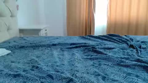 Snapshot of straight_curiouscock chatting on 12/21/24, 10:17 Vivian online show from 12/21/24, 10:17