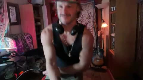 Cowboy Zuhly online show from 12/14/25, 03:34