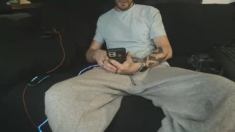 straitpipermann22 online show from 10/31/25, 06:14