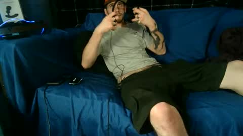 straitpipermann22 online show from 12/21/25, 07:43