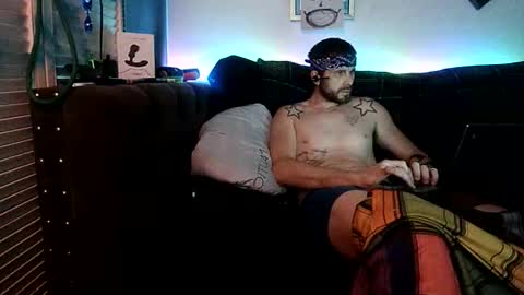 straitpipermann22 online show from 04/15/26, 09:04