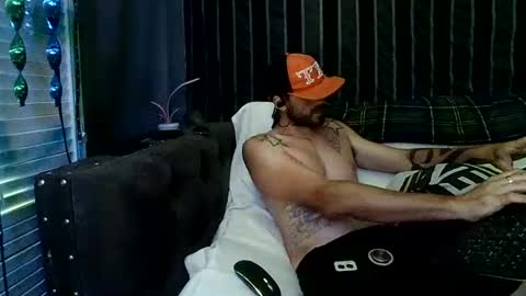 Snapshot of straitpipermann22 chatting on 07/05/26, 11:34 straitpipermann22 online show from 07/05/26, 11:34