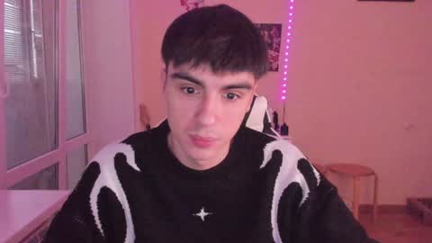 Snapshot of stralght_twinks chatting on 01/13/25, 01:49 Ray online show from 01/13/25, 01:49