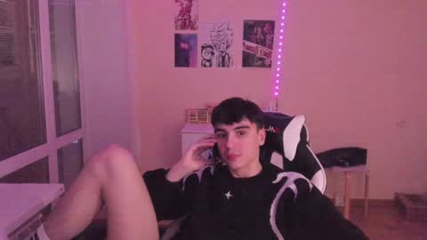 Snapshot of stralght_twinks chatting on 01/22/25, 06:10 Ray online show from 01/22/25, 06:10