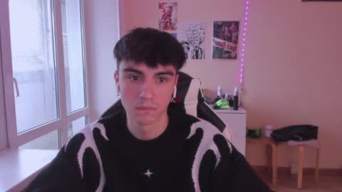 Snapshot of stralght_twinks chatting on 01/24/25, 11:48 Ray online show from 01/24/25, 11:48