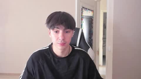Snapshot of stralght_twinks chatting on 09/10/25, 10:48 Ray online show from 09/10/25, 10:48