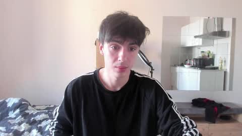 Snapshot of stralght_twinks chatting on 04/27/26, 07:17 Ray online show from 04/27/26, 07:17