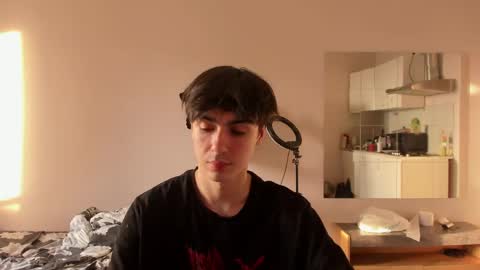 Snapshot of stralght_twinks chatting on 05/03/26, 04:35 Ray online show from 05/03/26, 04:35