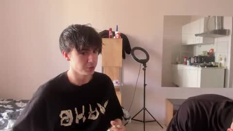 Snapshot of stralght_twinks chatting on 05/09/26, 08:41 Ray online show from 05/09/26, 08:41