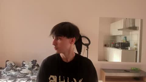 Snapshot of stralght_twinks chatting on 05/14/26, 02:57 Ray online show from 05/14/26, 02:57