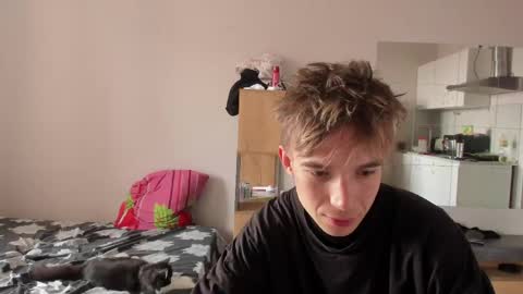 Snapshot of stralght_twinks chatting on 05/26/26, 11:50 Ray online show from 05/26/26, 11:50