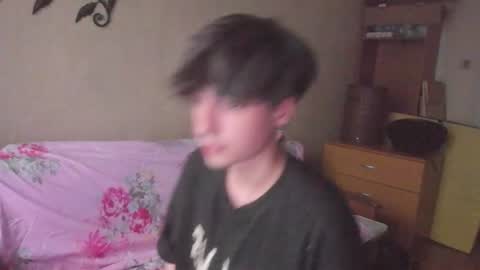 Snapshot of stralght_twinks chatting on 06/14/26, 02:24 Ray online show from 06/14/26, 02:24