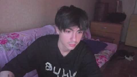 Snapshot of stralght_twinks chatting on 06/15/26, 12:46 Ray online show from 06/15/26, 12:46