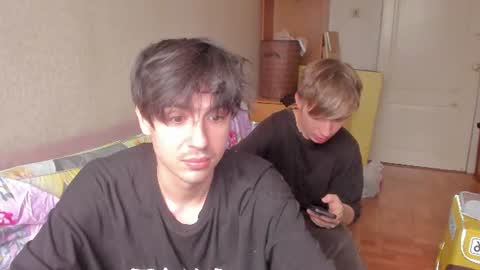 Snapshot of stralght_twinks chatting on 06/27/26, 12:22 Ray online show from 06/27/26, 12:22