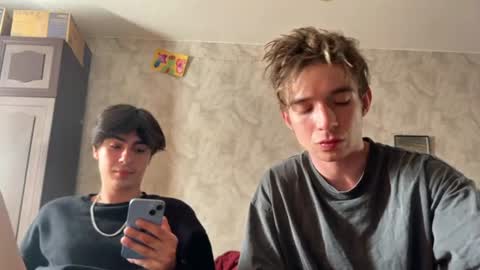 Snapshot of stralght_twinks chatting on 07/04/26, 01:39 Ray online show from 07/04/26, 01:39