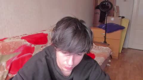 Snapshot of stralght_twinks chatting on 07/06/26, 05:04 Ray online show from 07/06/26, 05:04