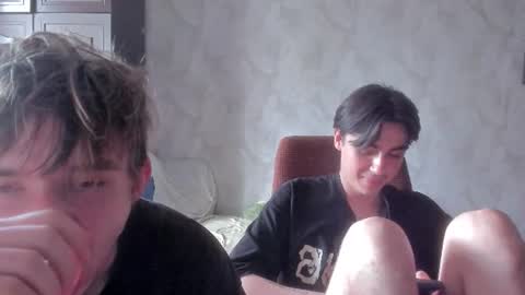 Snapshot of stralght_twinks chatting on 07/09/26, 11:03 Ray online show from 07/09/26, 11:03
