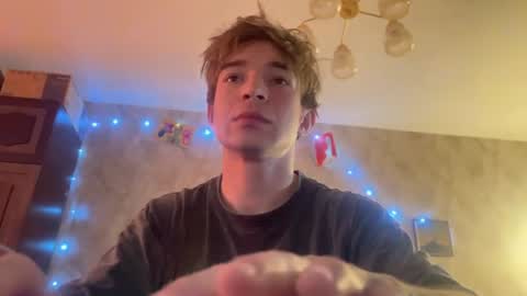 Snapshot of stralght_twinks chatting on 07/14/26, 07:57 Ray online show from 07/14/26, 07:57