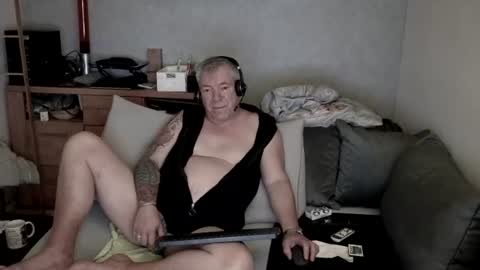 Snapshot of stranger1966 chatting on 06/17/26, 10:10 Stranger online show from 06/17/26, 10:10