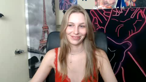 Snapshot of stranger_giirl chatting on 06/18/26, 12:09 Amalia online show from 06/18/26, 12:09
