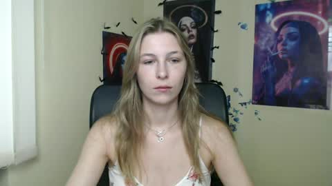 Snapshot of stranger_giirl chatting on 06/23/26, 06:11 Amalia online show from 06/23/26, 06:11