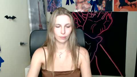 Snapshot of stranger_giirl chatting on 07/07/26, 11:47 Amalia online show from 07/07/26, 11:47