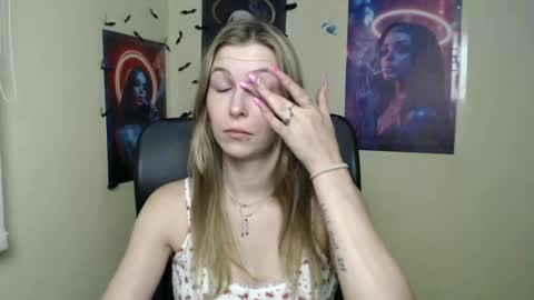 Snapshot of stranger_giirl chatting on 07/12/26, 11:56 Amalia online show from 07/12/26, 11:56
