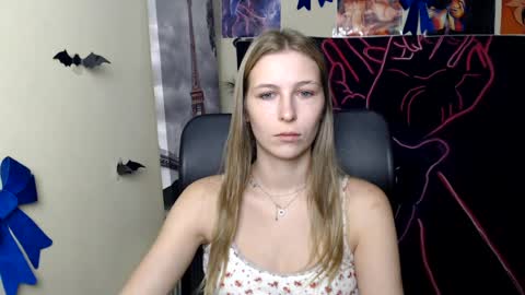 Snapshot of stranger_giirl chatting on 07/18/26, 06:17 Amalia online show from 07/18/26, 06:17