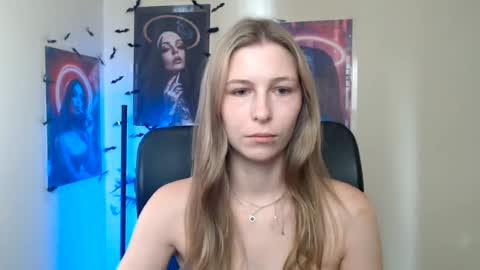 Snapshot of stranger_giirl chatting on 07/20/26, 06:06 Amalia online show from 07/20/26, 06:06