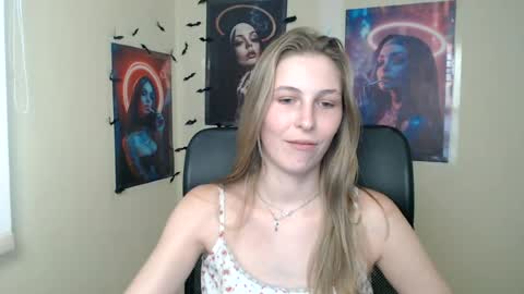 Snapshot of stranger_giirl chatting on 07/27/26, 12:23 Amalia online show from 07/27/26, 12:23