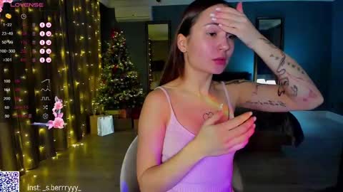 Snapshot of straw_juice chatting on 12/25/24, 02:23 Laura online show from 12/25/24, 02:23