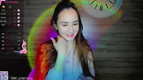 Snapshot of straw_juice chatting on 12/30/24, 03:14 Laura online show from 12/30/24, 03:14