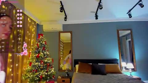 Snapshot of straw_juice chatting on 01/08/25, 06:09 Laura online show from 01/08/25, 06:09