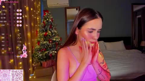 Snapshot of straw_juice chatting on 01/18/25, 07:49 Laura online show from 01/18/25, 07:49