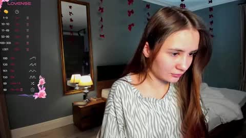 Snapshot of straw_juice chatting on 02/16/25, 04:42 Laura online show from 02/16/25, 04:42