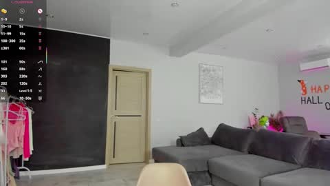 Snapshot of straw_juice chatting on 10/06/25, 04:43 Laura online show from 10/06/25, 04:43