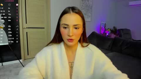 Snapshot of straw_juice chatting on 10/24/25, 04:53 Laura online show from 10/24/25, 04:53